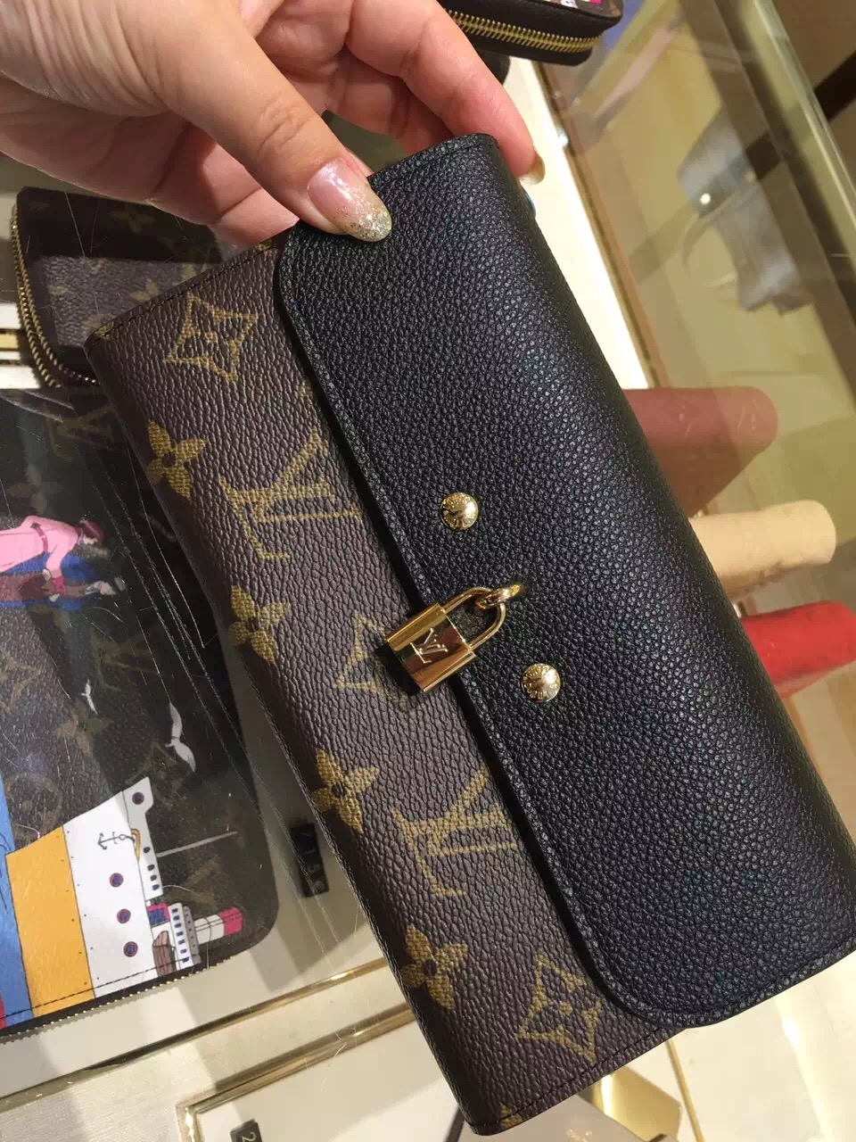 Louis Vuitton Monogram Calf Leather Venus Wallet M61835